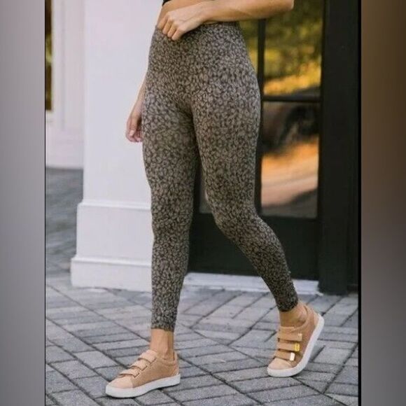 SPANX Look At Me Now Mini Leopard Seamless Leggings XS - Picture 4 of 9